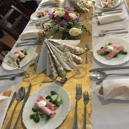 豪斯汀乌比托凡宾馆 * Cestin