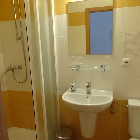 U Janatu S Ubytovanim Gasthof