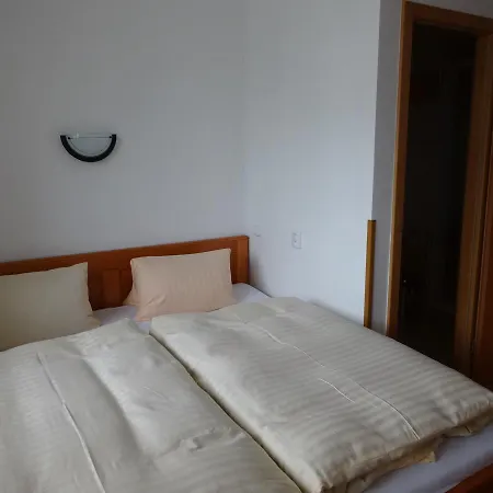 Gasthof U Janatu S Ubytovanim Cestin