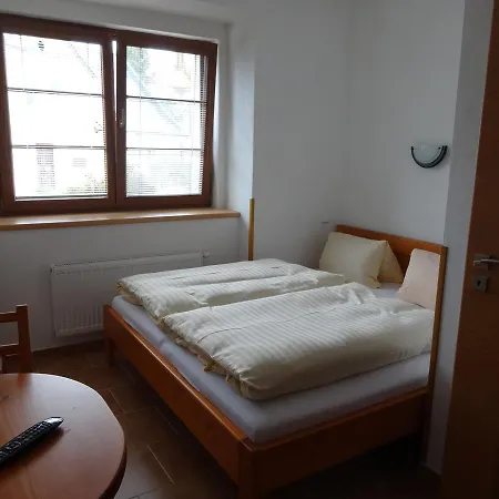 Gasthof U Janatu S Ubytovanim Cestin