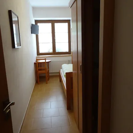 U Janatu S Ubytovanim Gasthof