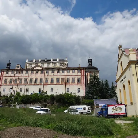 U Janatu S Ubytovanim Inn Cestin