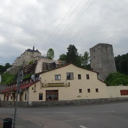 U Janatu S Ubytovanim Cestin