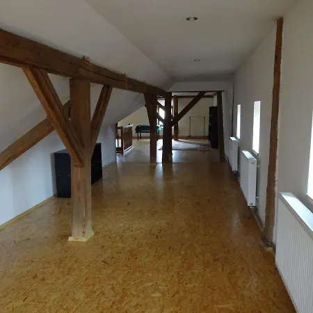 U Janatu S Ubytovanim * Cestin