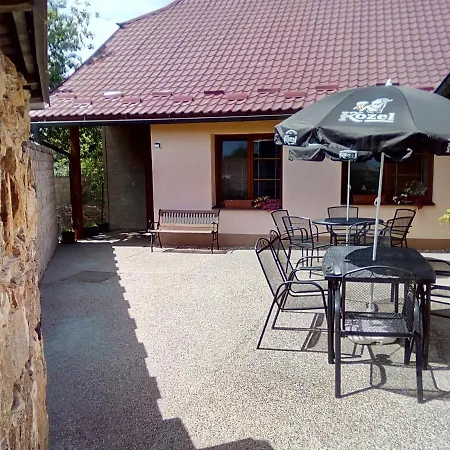 Gasthof U Janatu S Ubytovanim Cestin