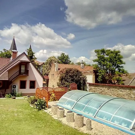 U Janatu S Ubytovanim *