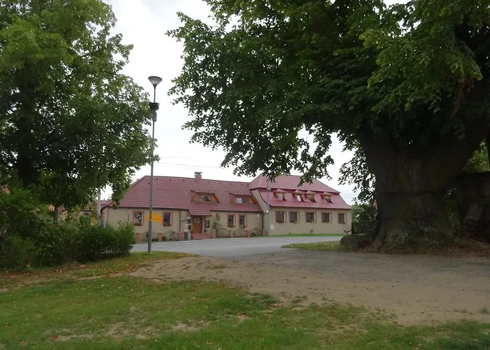 Gasthof U Janatu S Ubytovanim Cestin