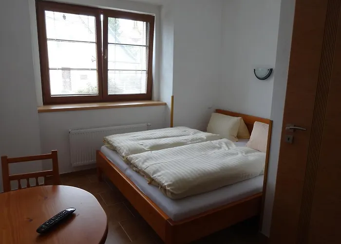 Gasthof U Janatu S Ubytovanim Cestin