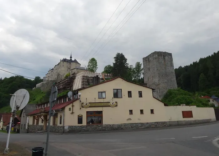 U Janatu S Ubytovanim Cestin